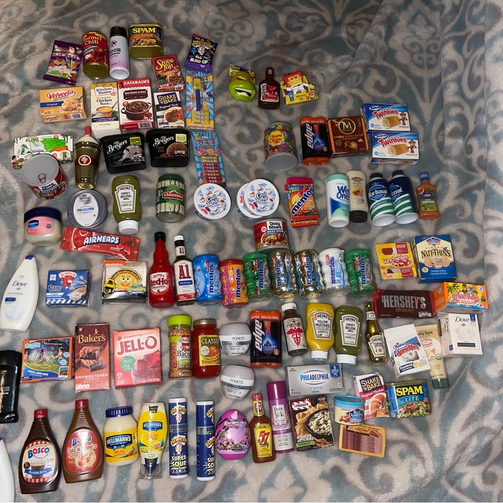 Mini brands